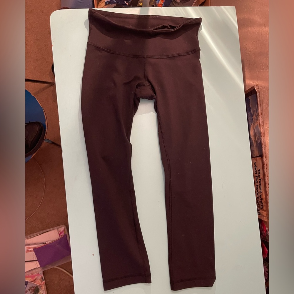 Amazing wonder under LULULEMON SIZE 2